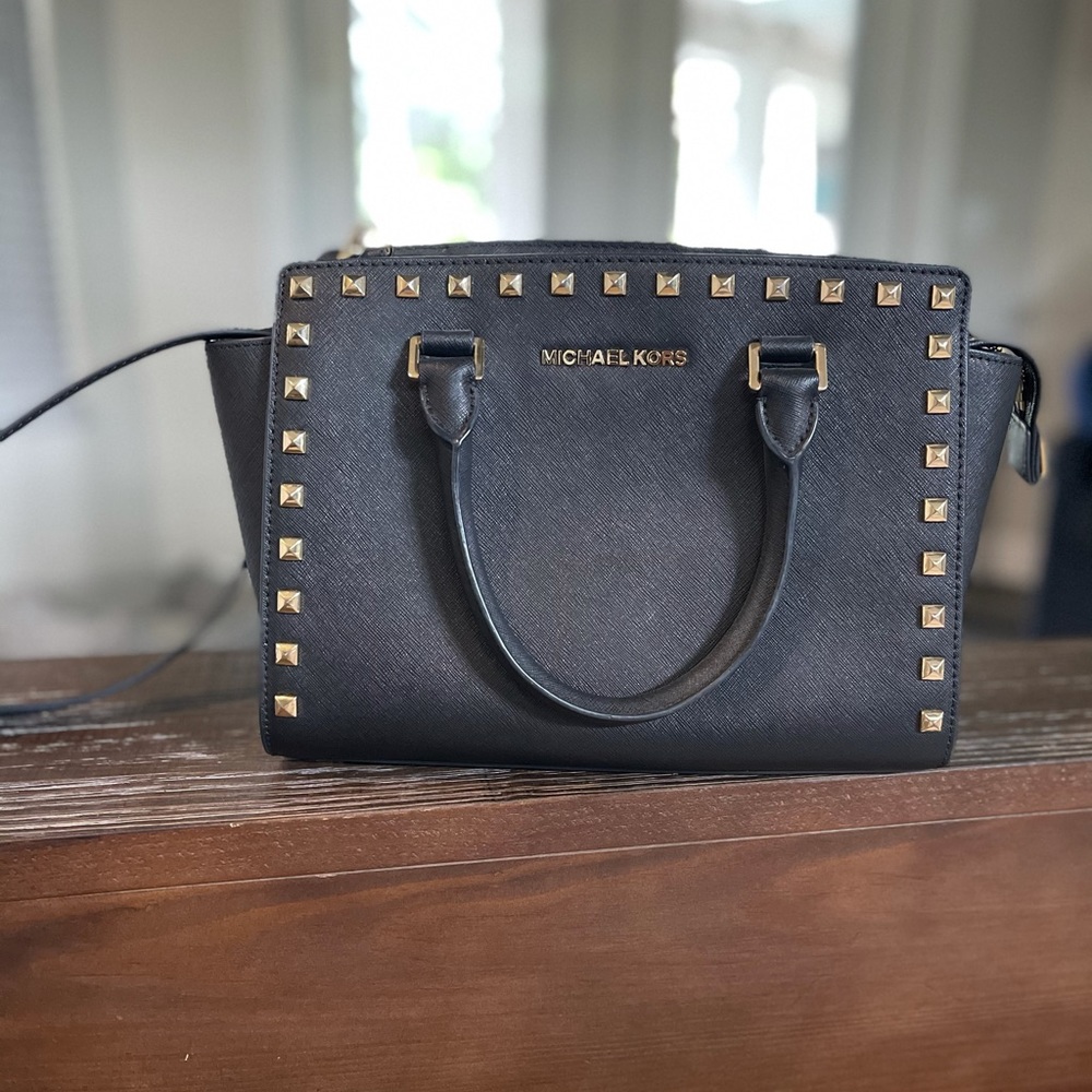 Black Michael Kors Crossbody Purse